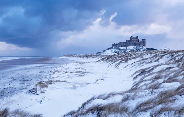 Picture winter, snow, England, Northumberland, Bamburgh castle