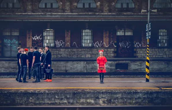 Girl, aquarium, the platform