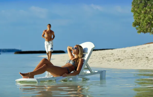 BLONDE, BODY, The OCEAN, The SKY, SAND, MODEL, FIGURE, ISLAND