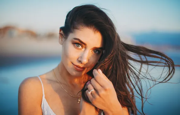 Look, the wind, brown hair