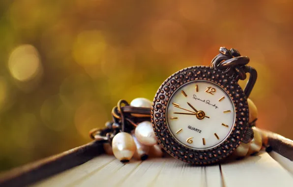 Picture watch, dial, suspension, bokeh