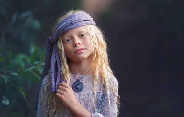 Picture girl, curls, headband, Edie Layland