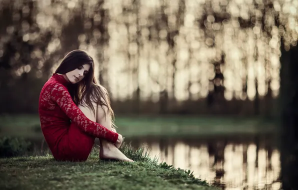 Picture girl, dreams, in red, on the shore