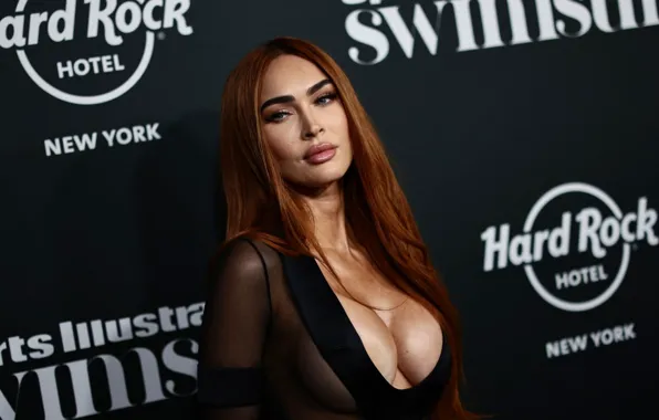 Megan Fox, Megan Fox, Bust