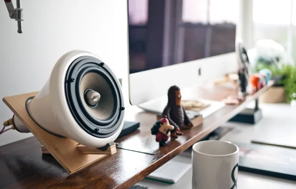 Picture style, table, toys, apple, speakers, mug, speaker, monitor