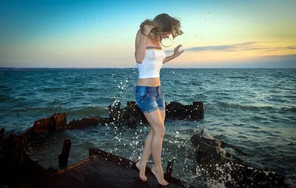 BLONDE, SEA, DROPS, SQUIRT, IRON, SHORTS, TOPIC