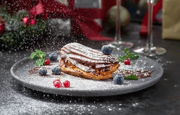 Picture berries, cream, dessert, powdered sugar, custard, eclairs, chocolate glaze, Kamran Aydinov