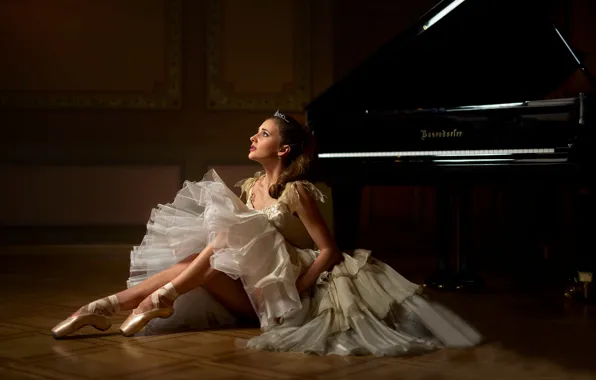 Piano, ballerina, Pointe shoes, Evelina Godunova