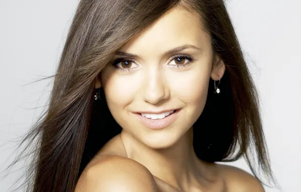 Actress, Nina Dobrev, The vampire diaries