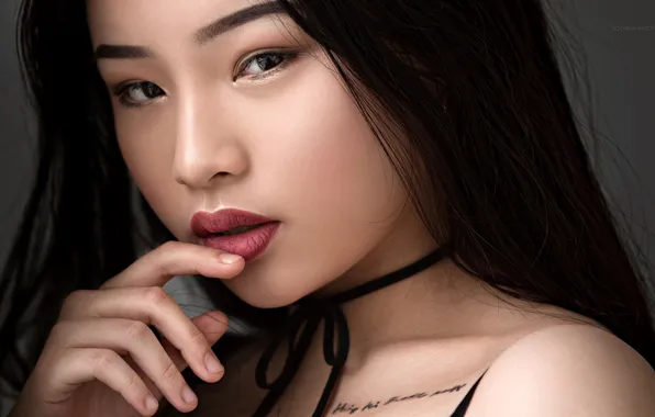 Look, close-up, face, pose, background, model, hand, portrait