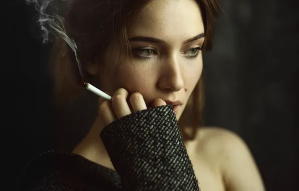 Picture girl, reverie, cigarette