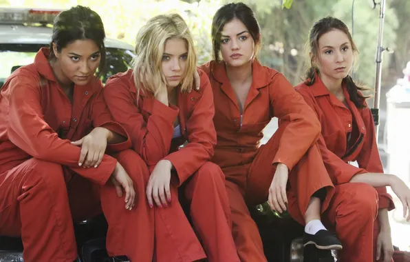 Picture Lucy Hale, Ashley Benson, Ashley Benson, Troian Avery Bellisario, Shay Mitchell, Pretty little liars, Lucy …