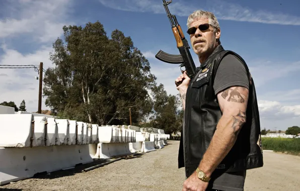 Picture motorcycle, the series, biker, Kalashnikov, sons of anarchy, Ron Perlman, ron perlman