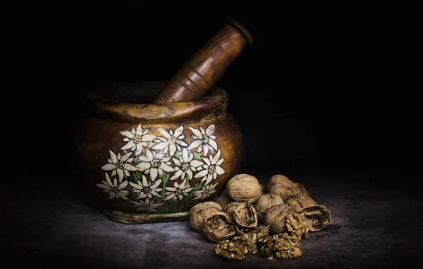 The dark background, black background, nuts, still life, shell, items, pistil, mortar