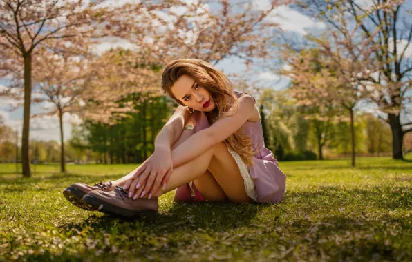 Picture look, the sun, trees, pose, model, portrait, hands, makeup