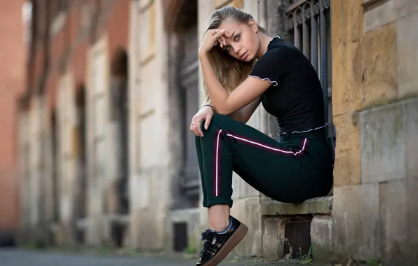Look, look, cute girl, cute girl, blonde beauty, sweatpants, model posing, black t-shirt
