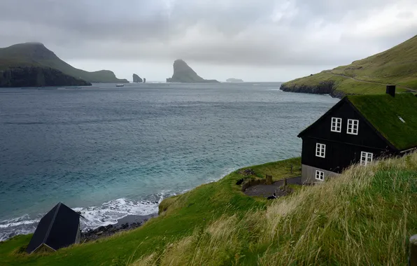 Sea, the sky, grass, clouds, mountains, clouds, house, overcast