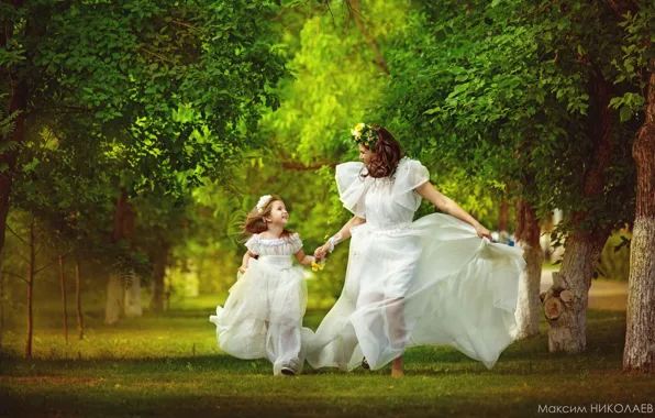 Picture trees, garden, dress, girl, mom, daughter, Maxim Nikolaev