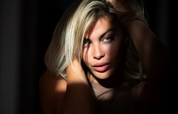 Look, girl, face, hair, portrait, hands, blonde, sponge