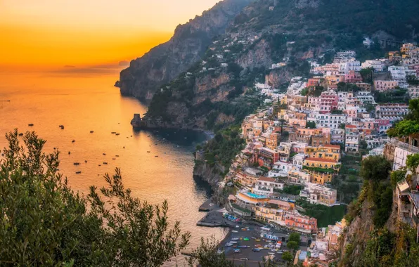 Picture the city, the evening, Positano