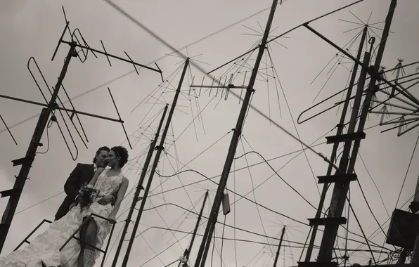 Roof, the bride, the groom, antenna