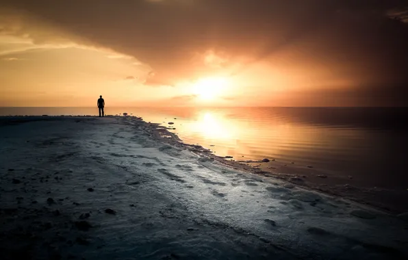 Picture sea, sunset, people