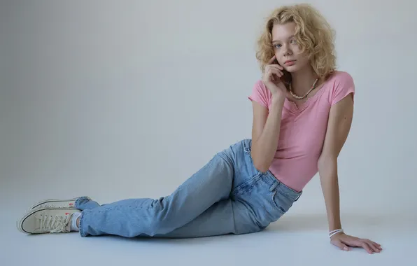 Wallpaper woman, young, beautiful, model, jeans, blonde, long-haired, sneakers