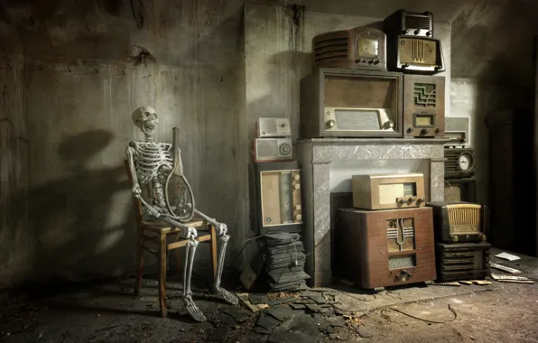 Picture room, chair, skeleton, radios