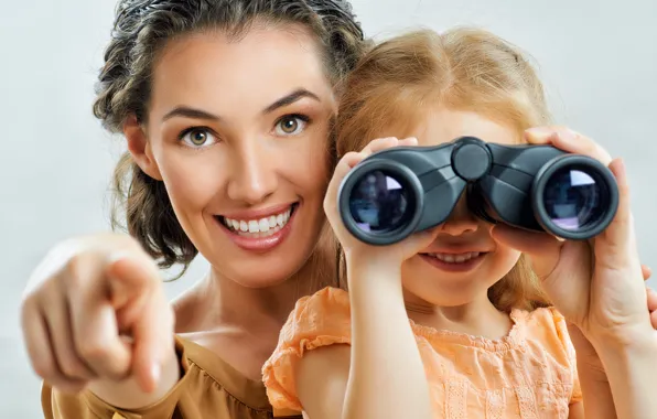 Picture the game, binoculars, Mom, Daughter