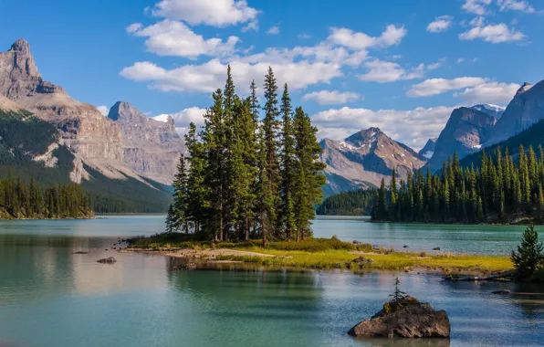 Trees, mountains, lake, island, Canada, Albert, Maligne Lake, Jasper national Park