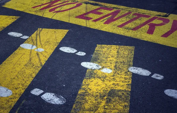 Traces, the city, street, the transition, no entry