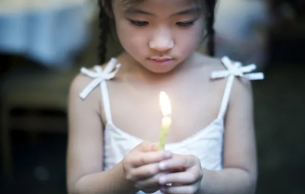 Picture candle, hands, girl