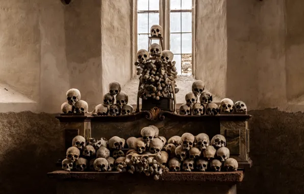 Picture skull, religion, the altar