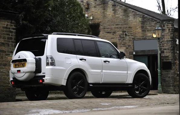 pajero sport white wallpaper