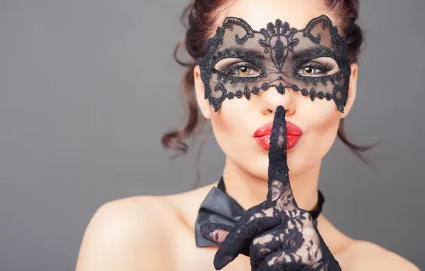 Silence, mask, make up