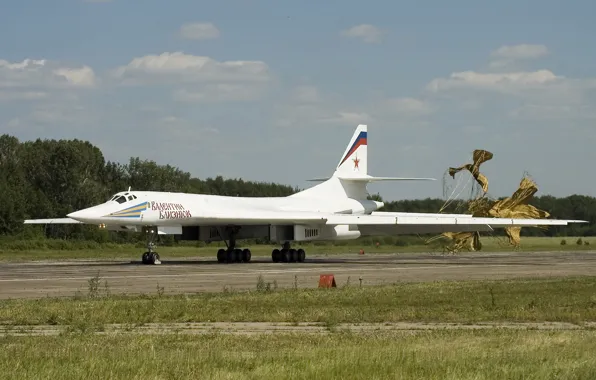 Picture strategic, The Tu-160, supersonic, bomber bomber, "White Swan", the airfield parachute