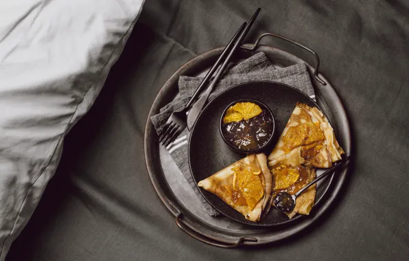 Oranges, plate, spoon, knife, bed, fabric, pillow, plug