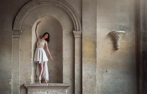 Wall, statue, ballerina, Pointe shoes, Marie-Lys Navarro