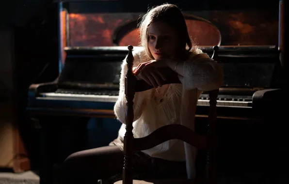 Picture girl, mood, piano