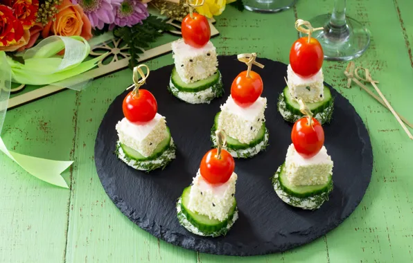 Picture cheese, tomatoes, canapés
