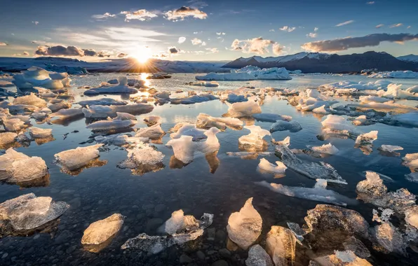 Sea, ice, morning