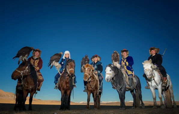 Hunters, Mongolia, Holiday eagle