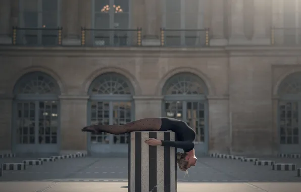 Girl, the city, street