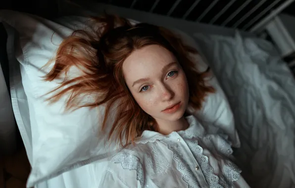 Wallpaper bed, freckles, curls, girl, Juliana Naidenova