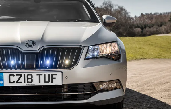Headlight, front view, 2018, Armoured, Skoda, Combi, Superb