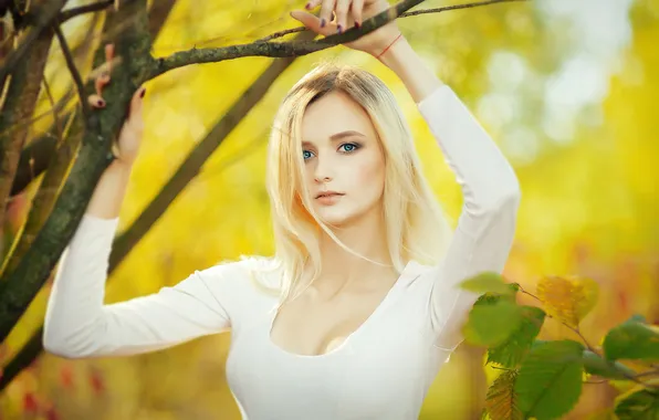 Blue, Autumn, Yellow, Eyes, Blonde, View, Lips, Leaves
