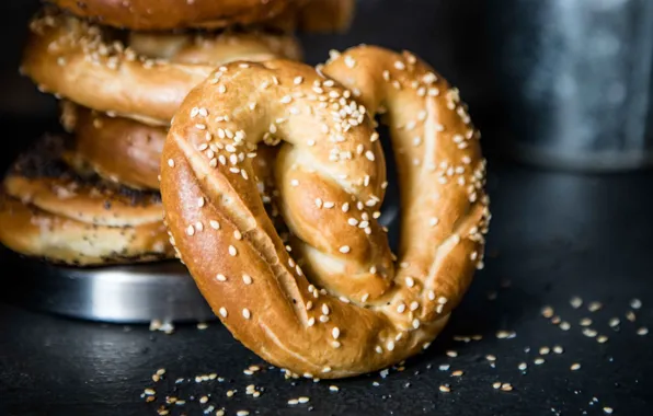 Cakes, sesame, pretzel