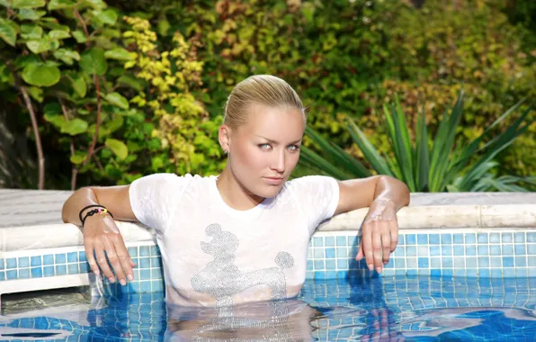 Wet, pool, water, Liza, leaves, blond, look, t-shirt