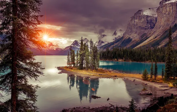 Picture the sun, mountains, lake