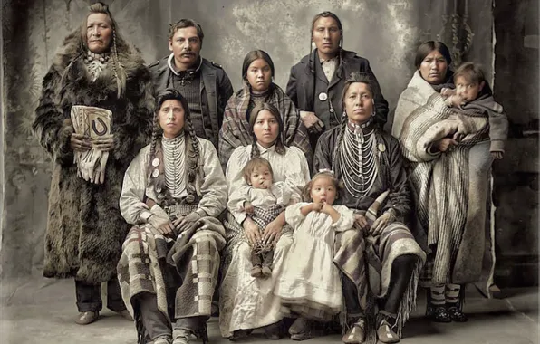 Picture usa, first people, .Blackfoot family, Thunder Cloud, native american family